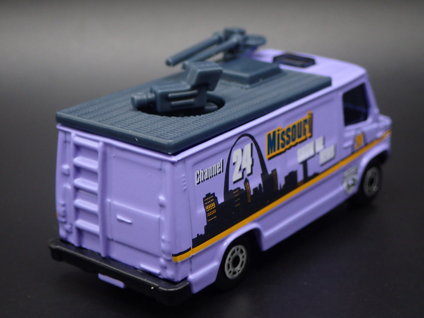 TV NEWS TRUCK VINTAGE MISSOURI 1:64 SCALE COLLECTIBLE DIORAMA DIECAST MODEL CAR