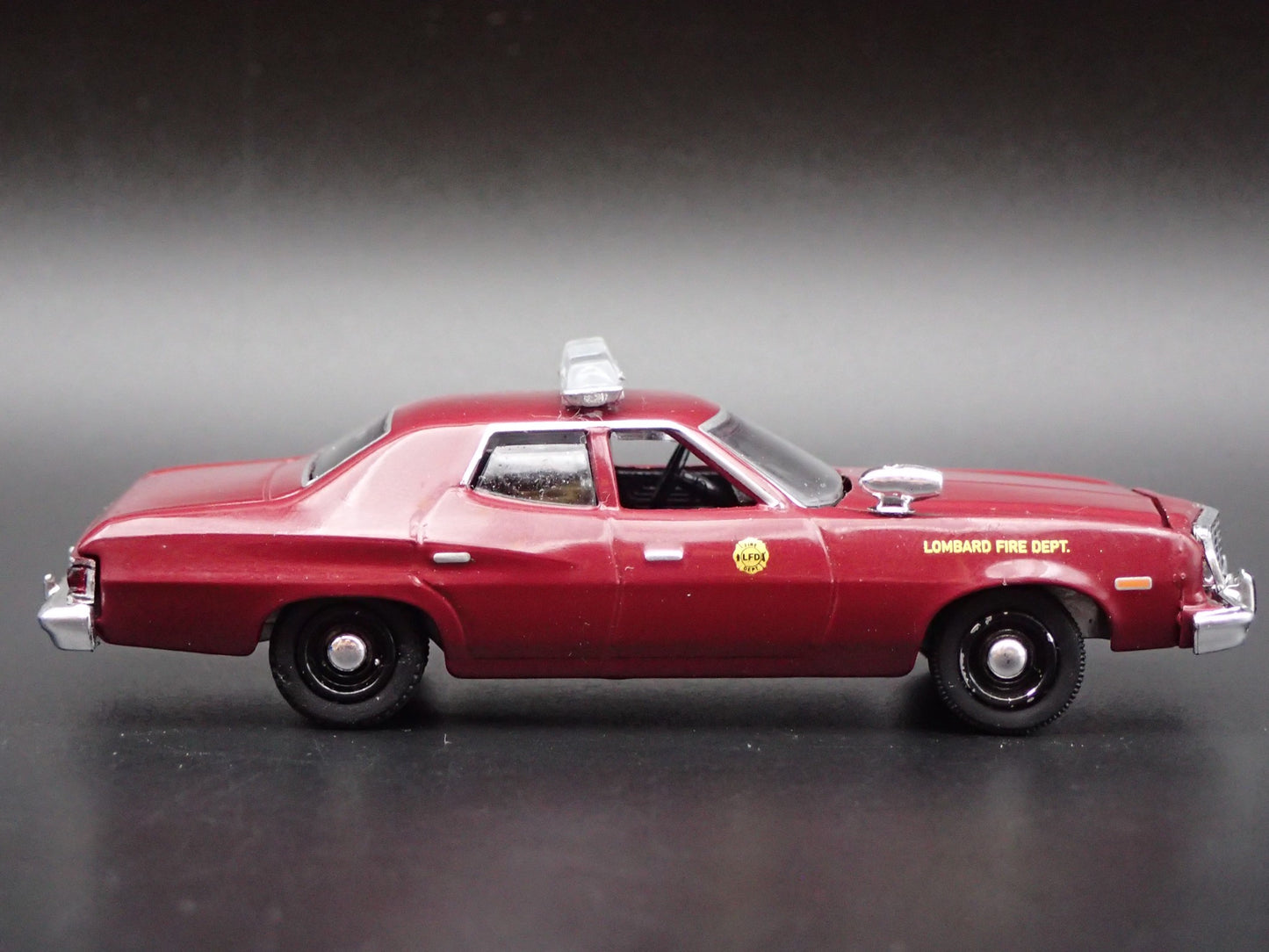 1976 76 FORD GRAN TORINO LOMBARD IL FIRE DEPARTMENT 1:64 SCALE DIECAST MODEL CAR