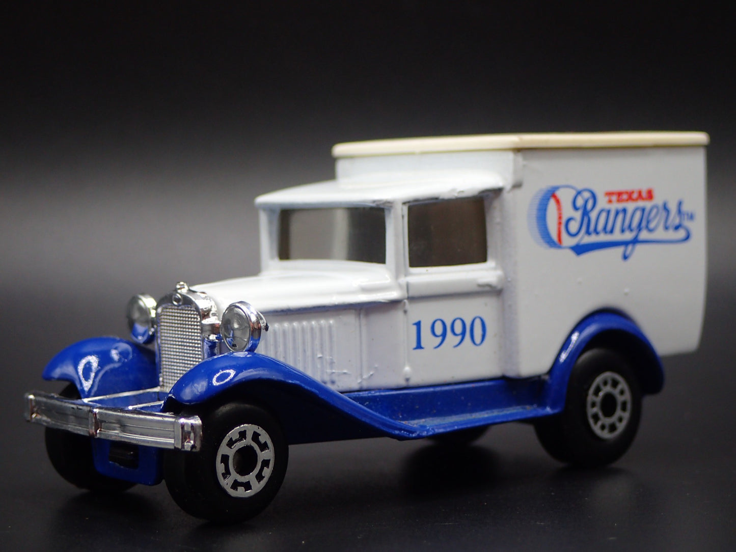 1929 29 FORD MODEL A VAN 1990 TEXAS RANGERS WHITE 1:64 SCALE DIECAST MODEL CAR