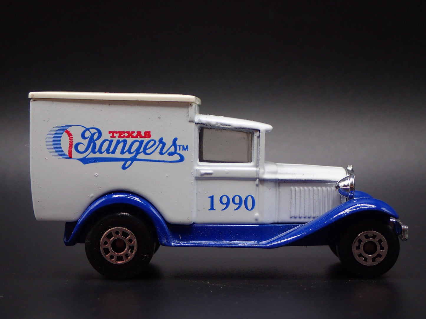 1929 29 FORD MODEL A VAN 1990 TEXAS RANGERS WHITE 1:64 SCALE DIECAST MODEL CAR