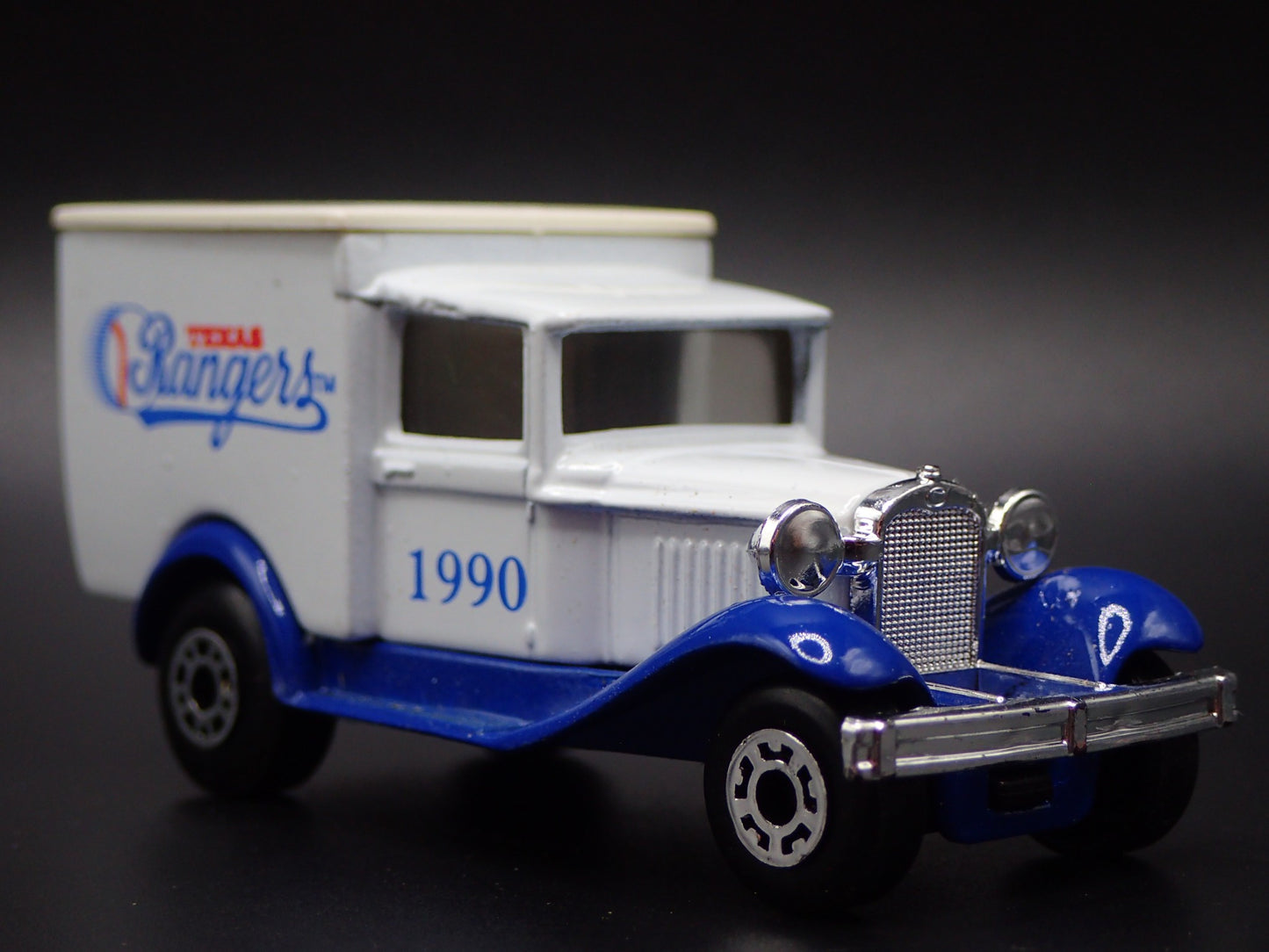 1929 29 FORD MODEL A VAN 1990 TEXAS RANGERS WHITE 1:64 SCALE DIECAST MODEL CAR