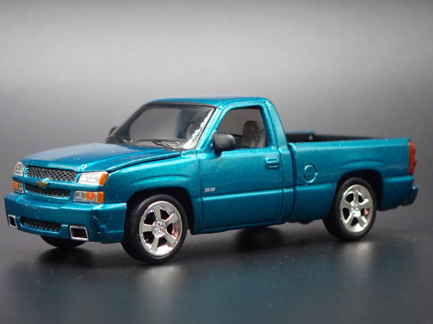 2003-2006 CHEVY CHEVROLET SILVERADO TRUCK SS CATEYE 1:64 SCALE DIECAST MODEL CAR
