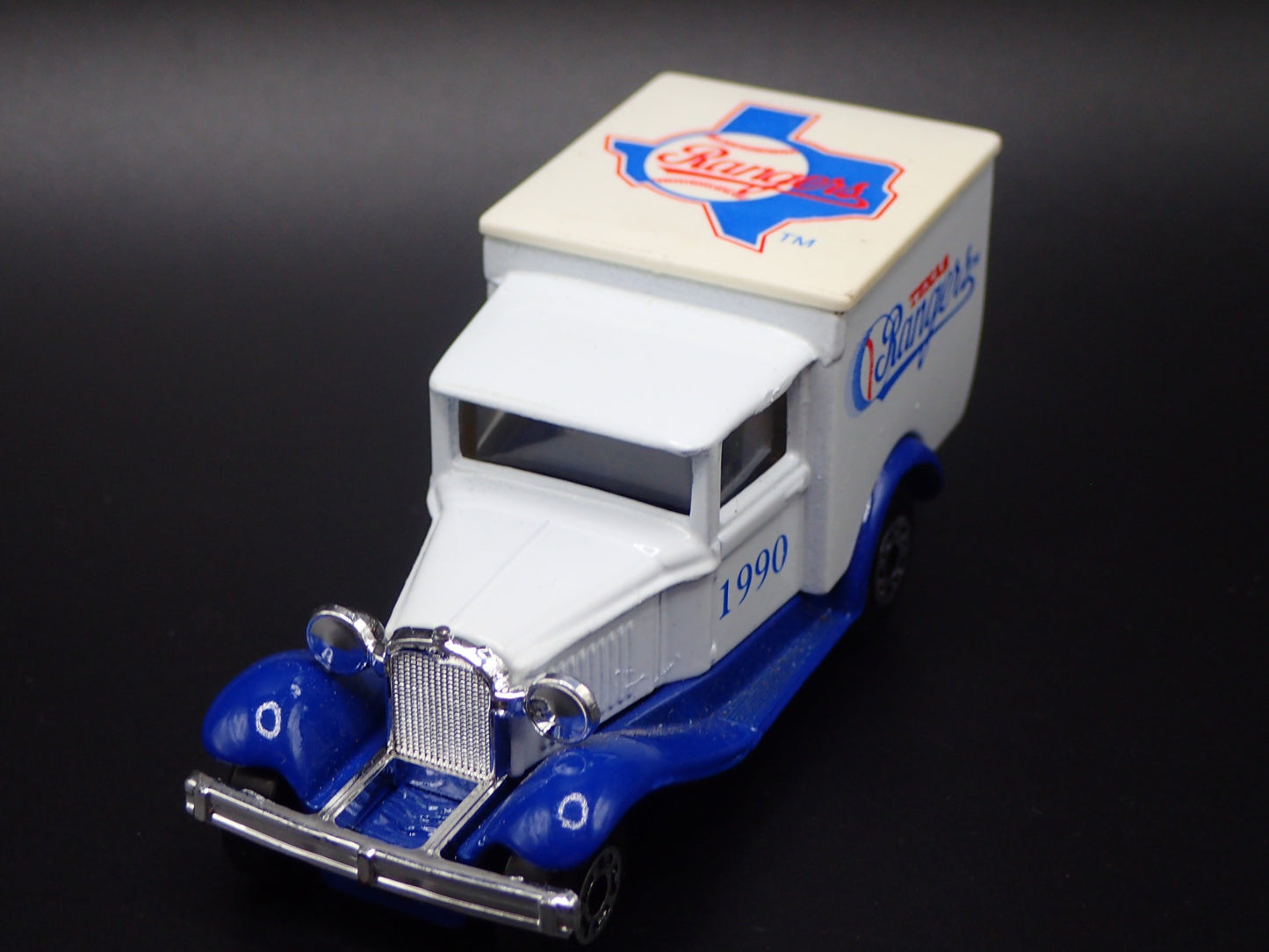 1929 29 FORD MODEL A VAN 1990 TEXAS RANGERS WHITE 1:64 SCALE DIECAST MODEL CAR