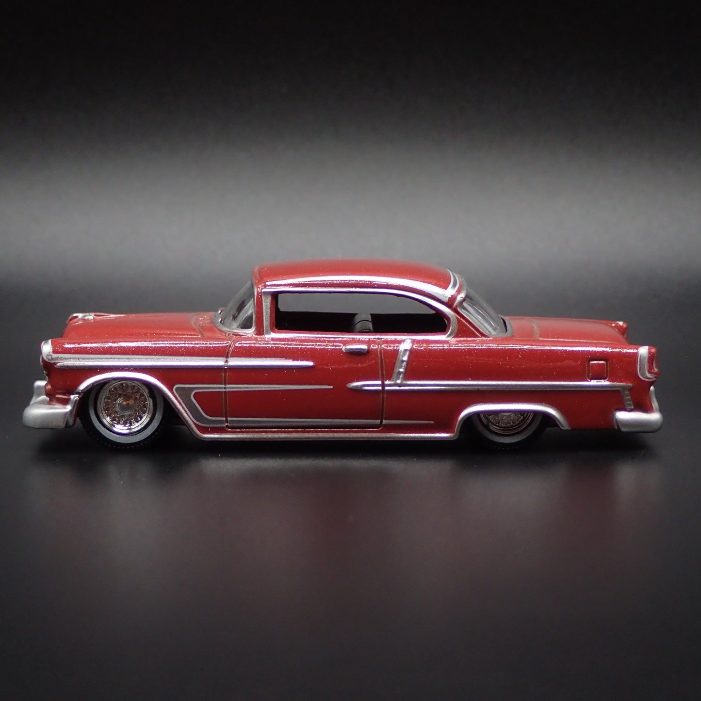 1955 55 CHEVY CHEVROLET BEL AIR 1:64 SCALE COLLECTIBLE DIORAMA DIECAST MODEL CAR