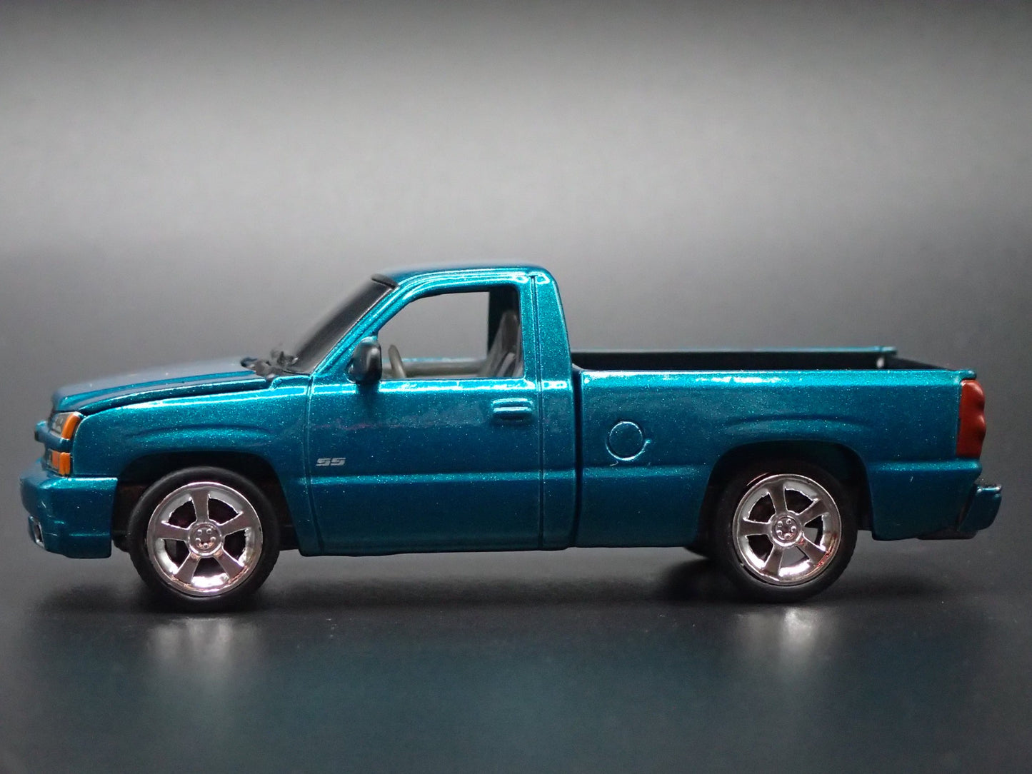 2003-2006 CHEVY CHEVROLET SILVERADO TRUCK SS CATEYE 1:64 SCALE DIECAST MODEL CAR
