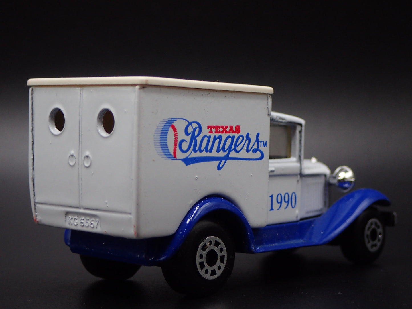 1929 29 FORD MODEL A VAN 1990 TEXAS RANGERS WHITE 1:64 SCALE DIECAST MODEL CAR