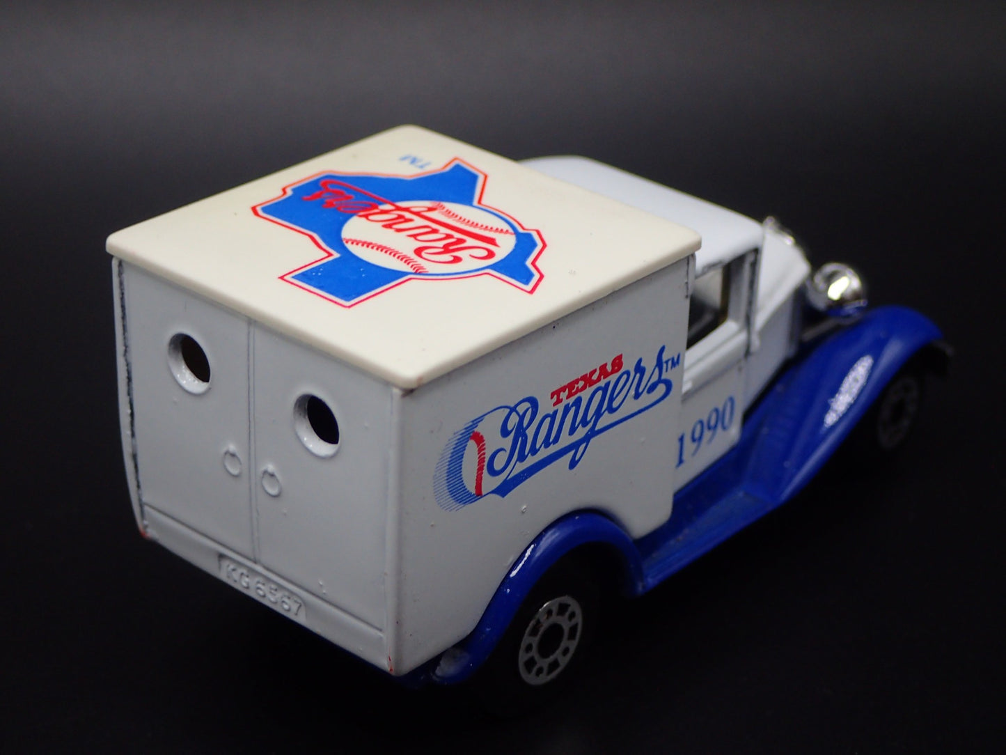 1929 29 FORD MODEL A VAN 1990 TEXAS RANGERS WHITE 1:64 SCALE DIECAST MODEL CAR