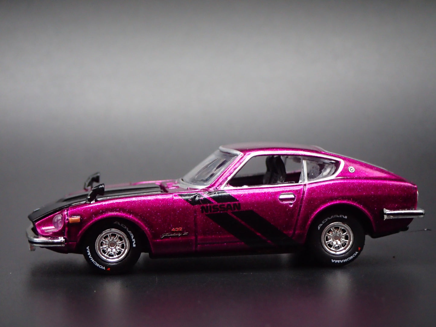 1970-1973 NISSAN FAIRLADY Z 240Z Z432 JDM1:64 SCALE DIORAMA DIECAST MODEL CAR
