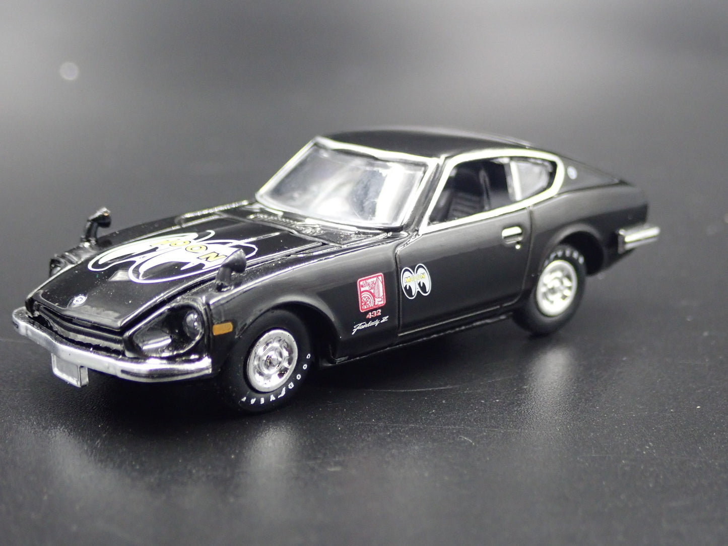 1970-1973 NISSAN FAIRLADY Z 240Z Z432 MOONEYES 1:64 SCALE DIECAST MODEL CAR