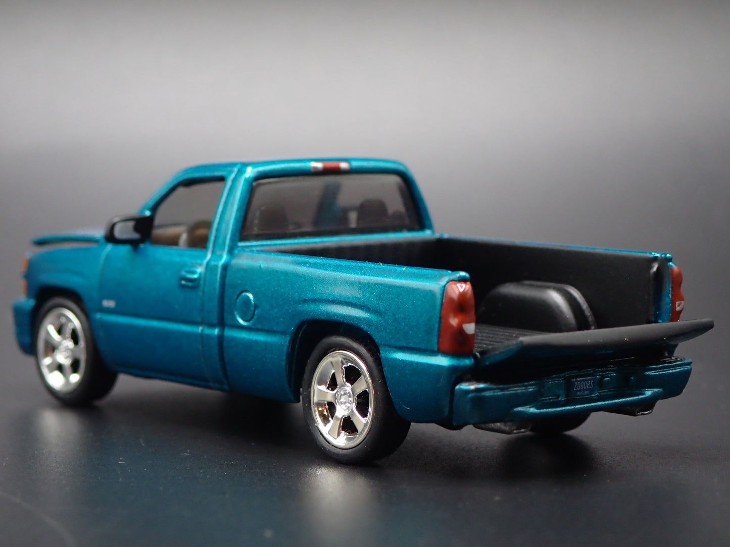 2003-2006 CHEVY CHEVROLET SILVERADO TRUCK SS CATEYE 1:64 SCALE DIECAST MODEL CAR