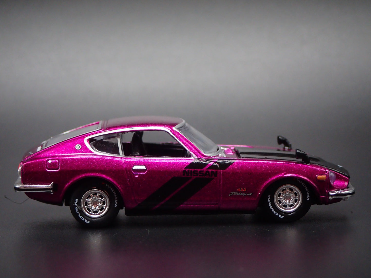 1970-1973 NISSAN FAIRLADY Z 240Z Z432 JDM1:64 SCALE DIORAMA DIECAST MODEL CAR