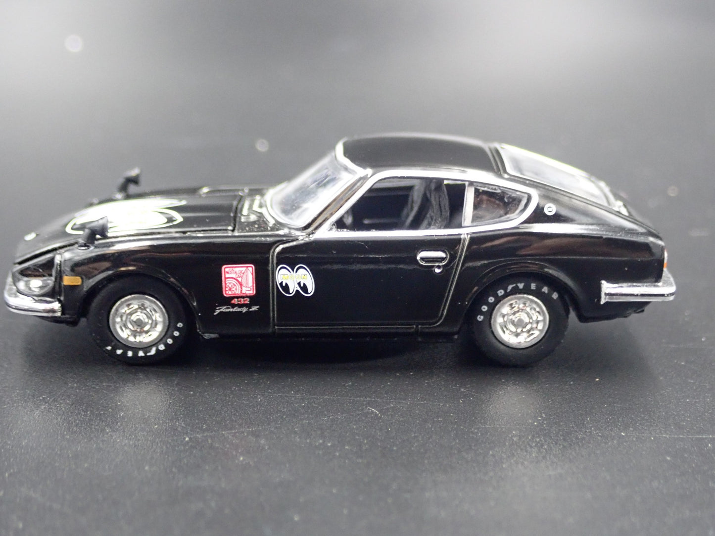 1970-1973 NISSAN FAIRLADY Z 240Z Z432 MOONEYES 1:64 SCALE DIECAST MODEL CAR
