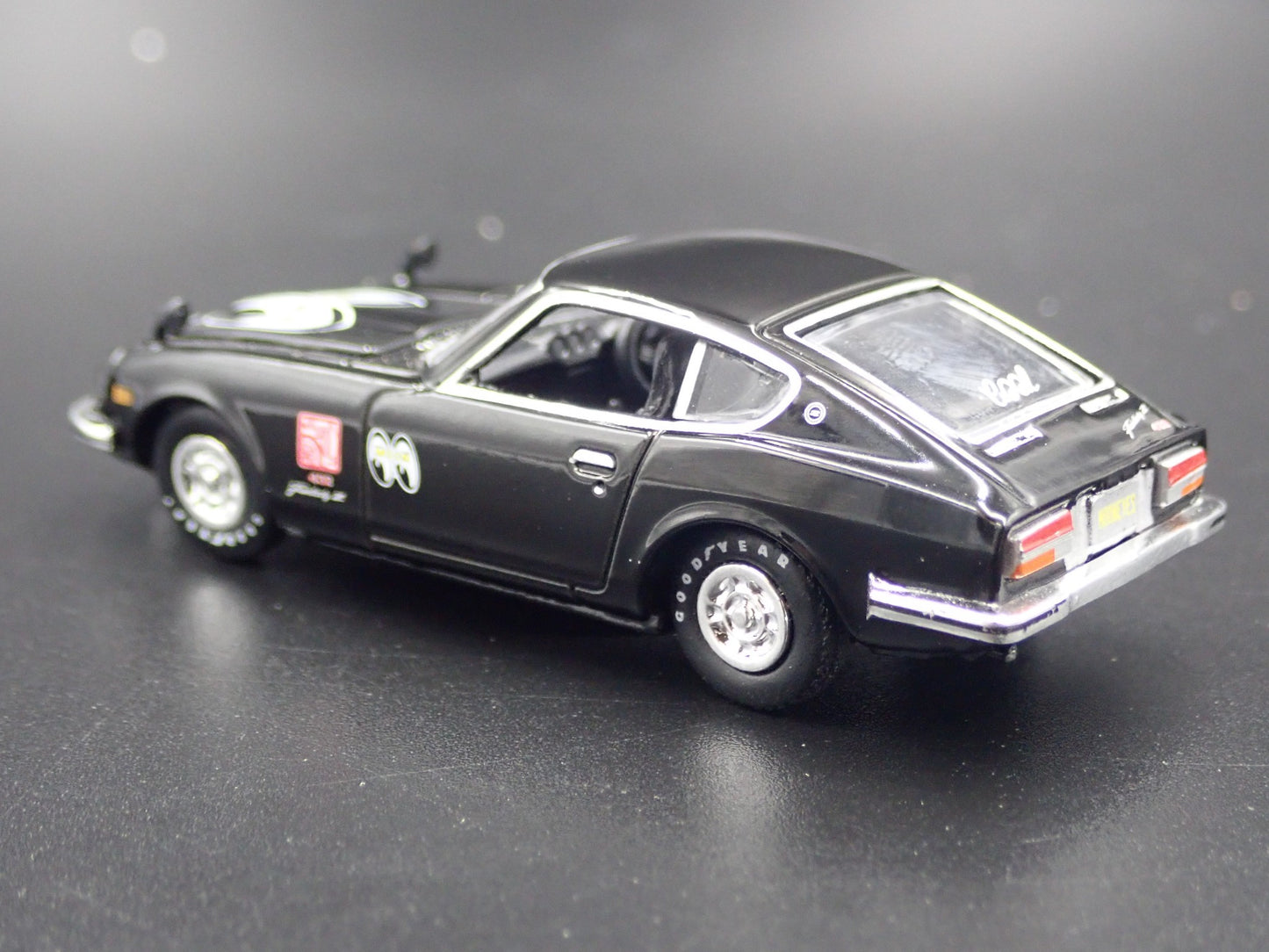 1970-1973 NISSAN FAIRLADY Z 240Z Z432 MOONEYES 1:64 SCALE DIECAST MODEL CAR