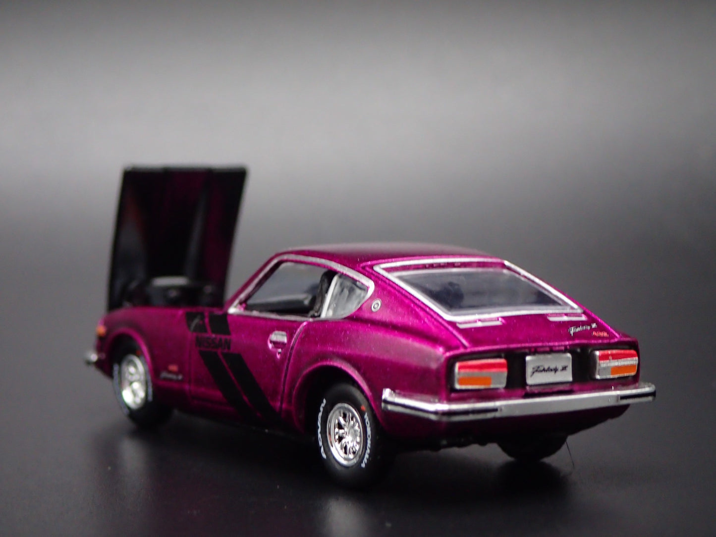 1970-1973 NISSAN FAIRLADY Z 240Z Z432 JDM1:64 SCALE DIORAMA DIECAST MODEL CAR