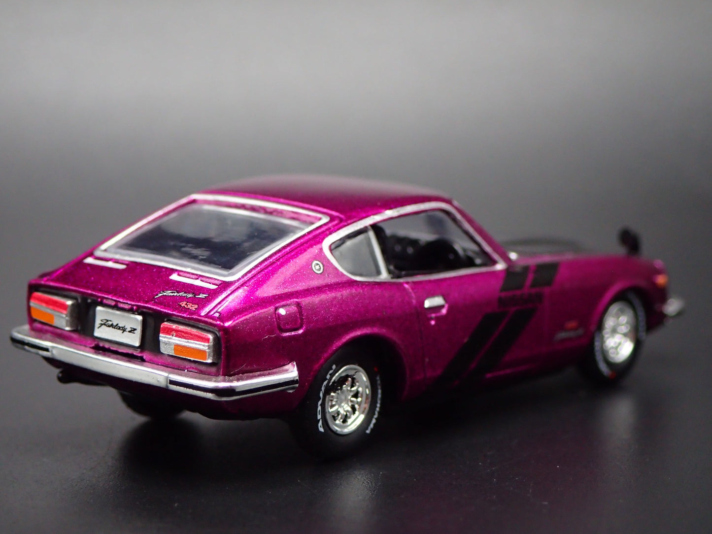 1970-1973 NISSAN FAIRLADY Z 240Z Z432 JDM1:64 SCALE DIORAMA DIECAST MODEL CAR
