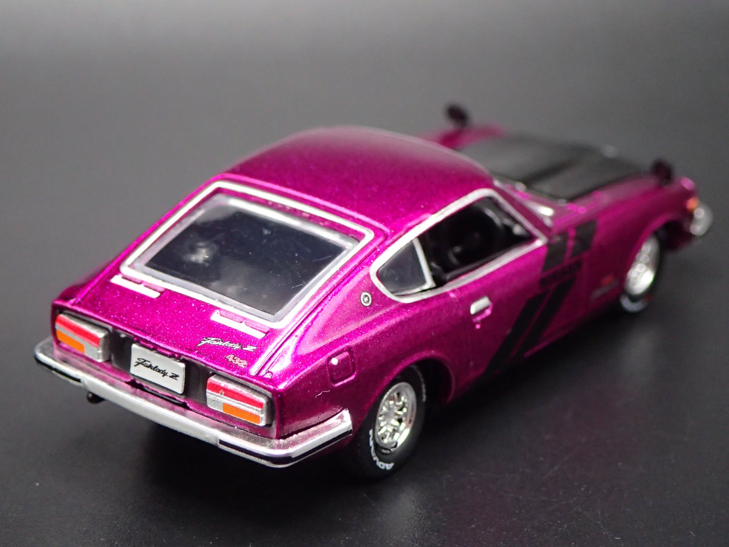 1970-1973 NISSAN FAIRLADY Z 240Z Z432 JDM1:64 SCALE DIORAMA DIECAST MODEL CAR