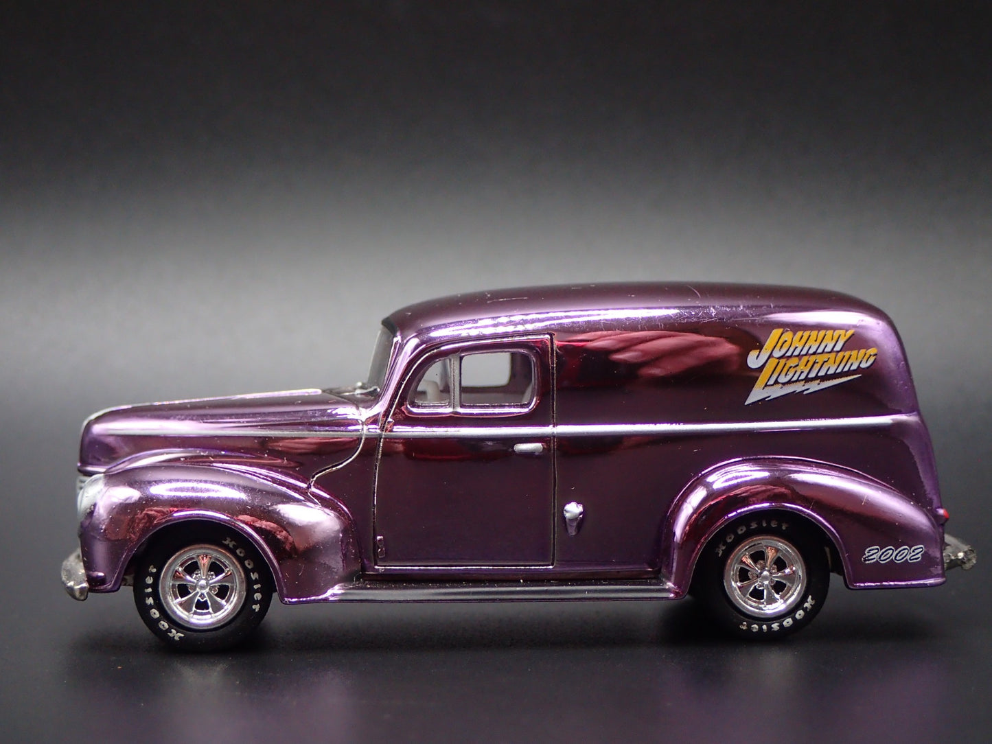 1940 40 FORD SEDAN DELIVERY PURPLE 1:64 SCALE COLLECTIBLE DIECAST MODEL CAR