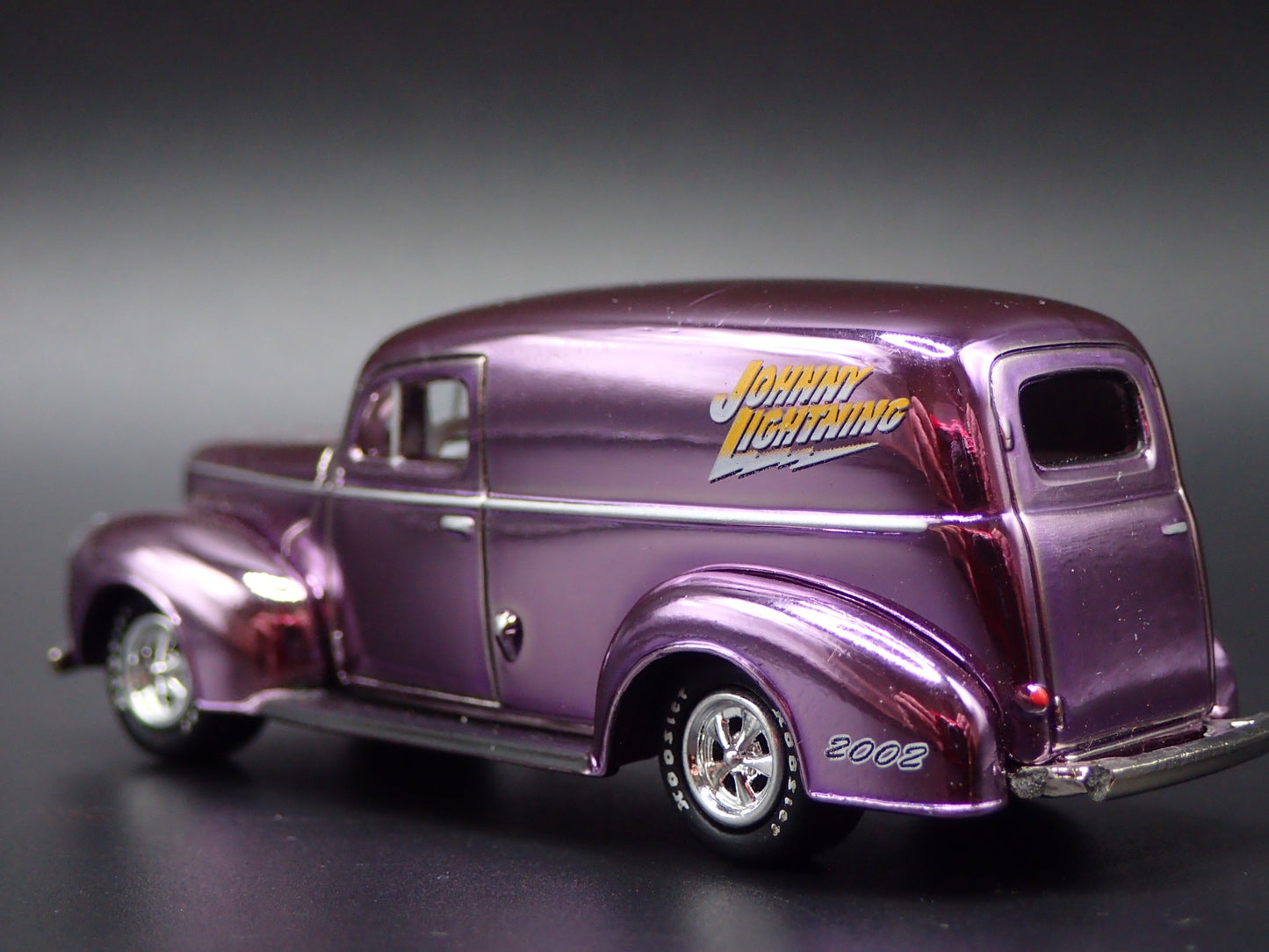 1940 40 FORD SEDAN DELIVERY PURPLE 1:64 SCALE COLLECTIBLE DIECAST MODEL CAR