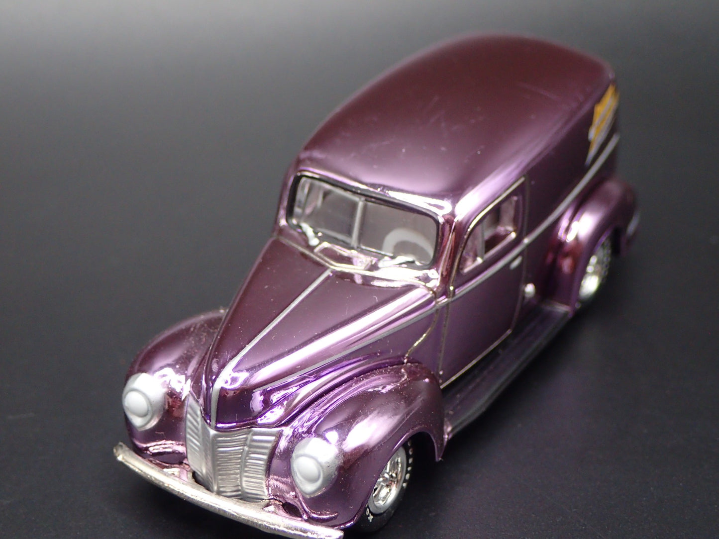 1940 40 FORD SEDAN DELIVERY PURPLE 1:64 SCALE COLLECTIBLE DIECAST MODEL CAR