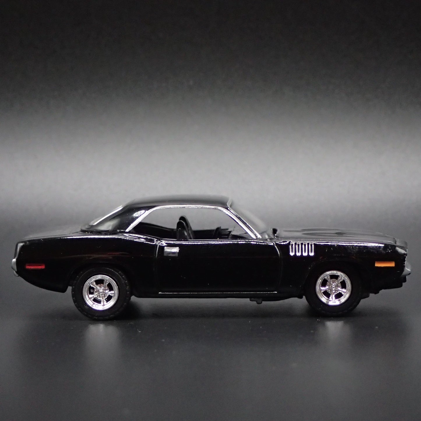1971 71 PLYMOUTH CUDA MUSCLE CAR BLACK 1:64 SCALE COLLECTIBLE DIECAST MODEL CAR