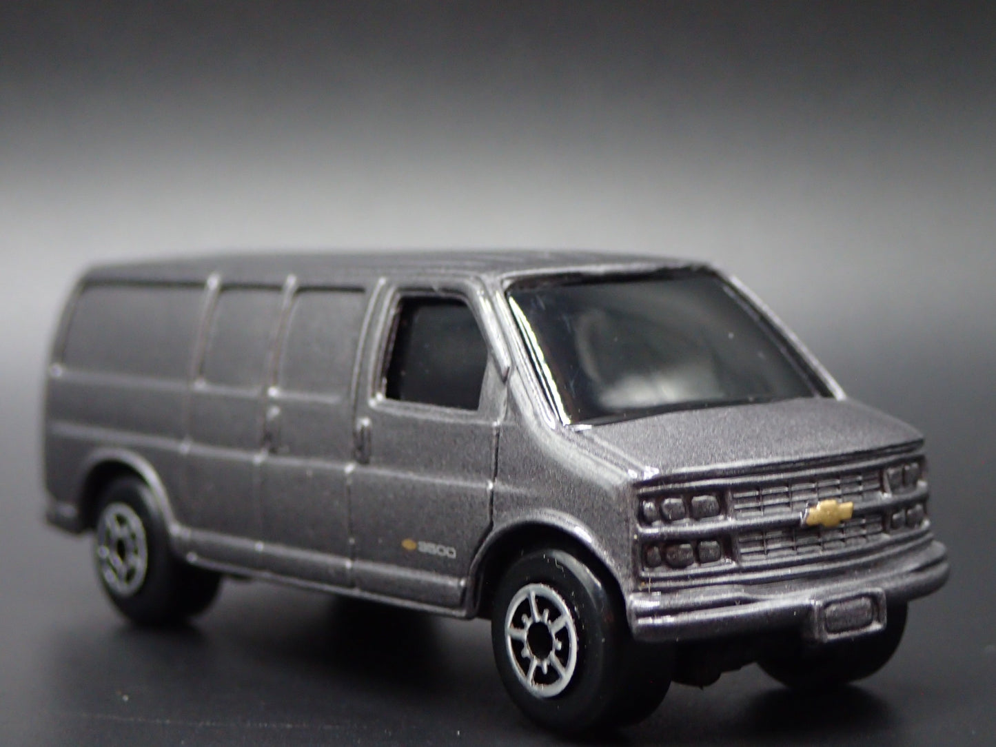 CHEVY CHEVROLET 3500 EXPRESS VAN GRAY 1:64 SCALE COLLECTIBLE DIECAST MODEL CAR
