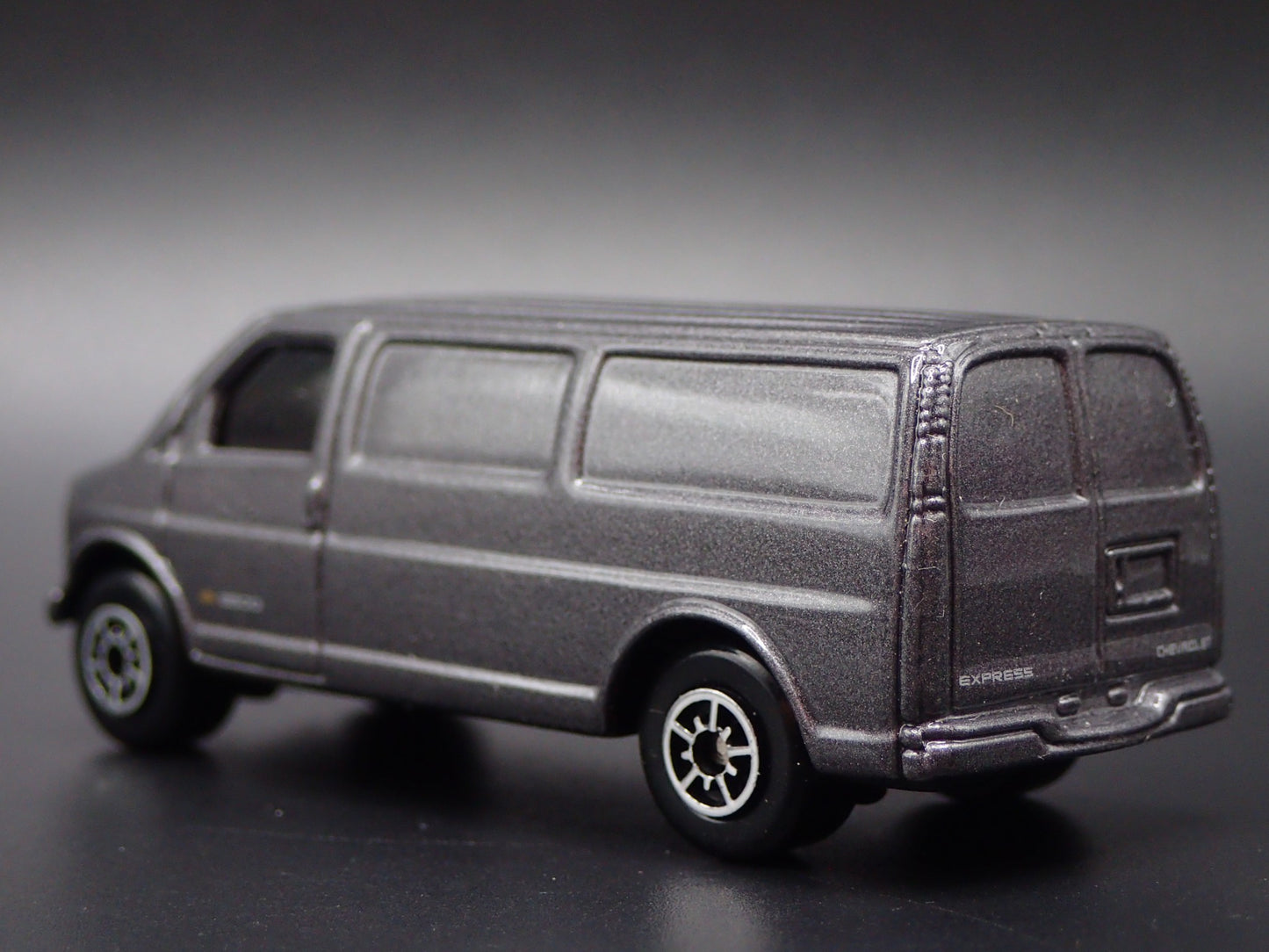 CHEVY CHEVROLET 3500 EXPRESS VAN GRAY 1:64 SCALE COLLECTIBLE DIECAST MODEL CAR