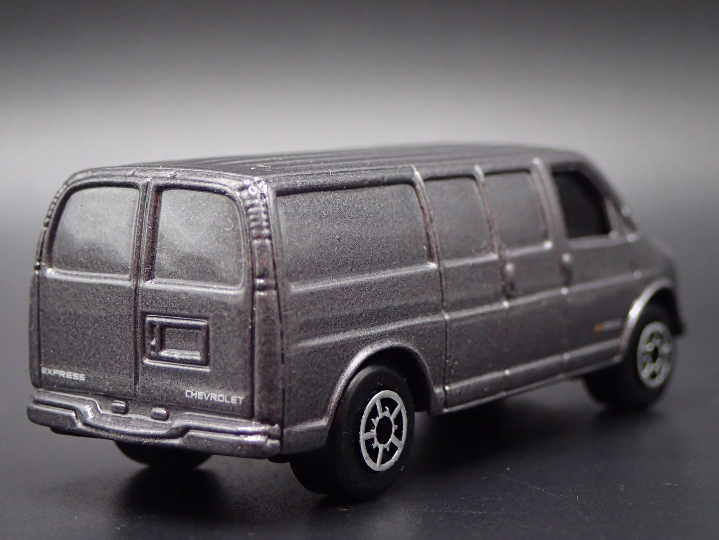 CHEVY CHEVROLET 3500 EXPRESS VAN GRAY 1:64 SCALE COLLECTIBLE DIECAST MODEL CAR