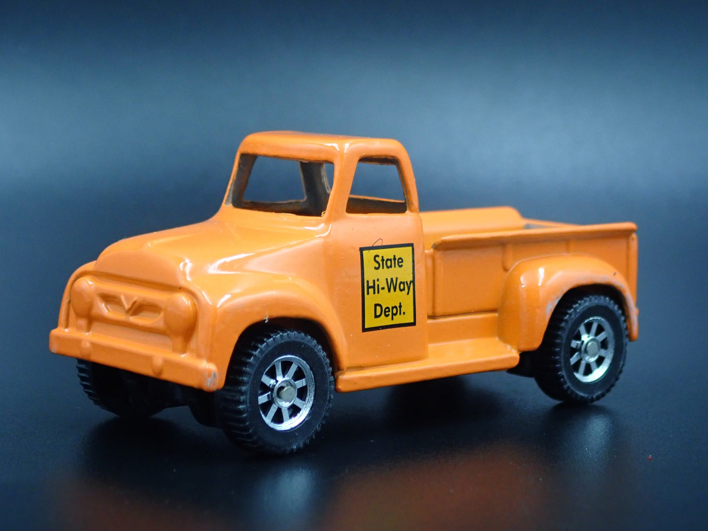 1956 56 FORD F100 PICKUP TRUCK ORANGE 1:64 SCALE COLLECTIBLE DIECAST MODEL CAR