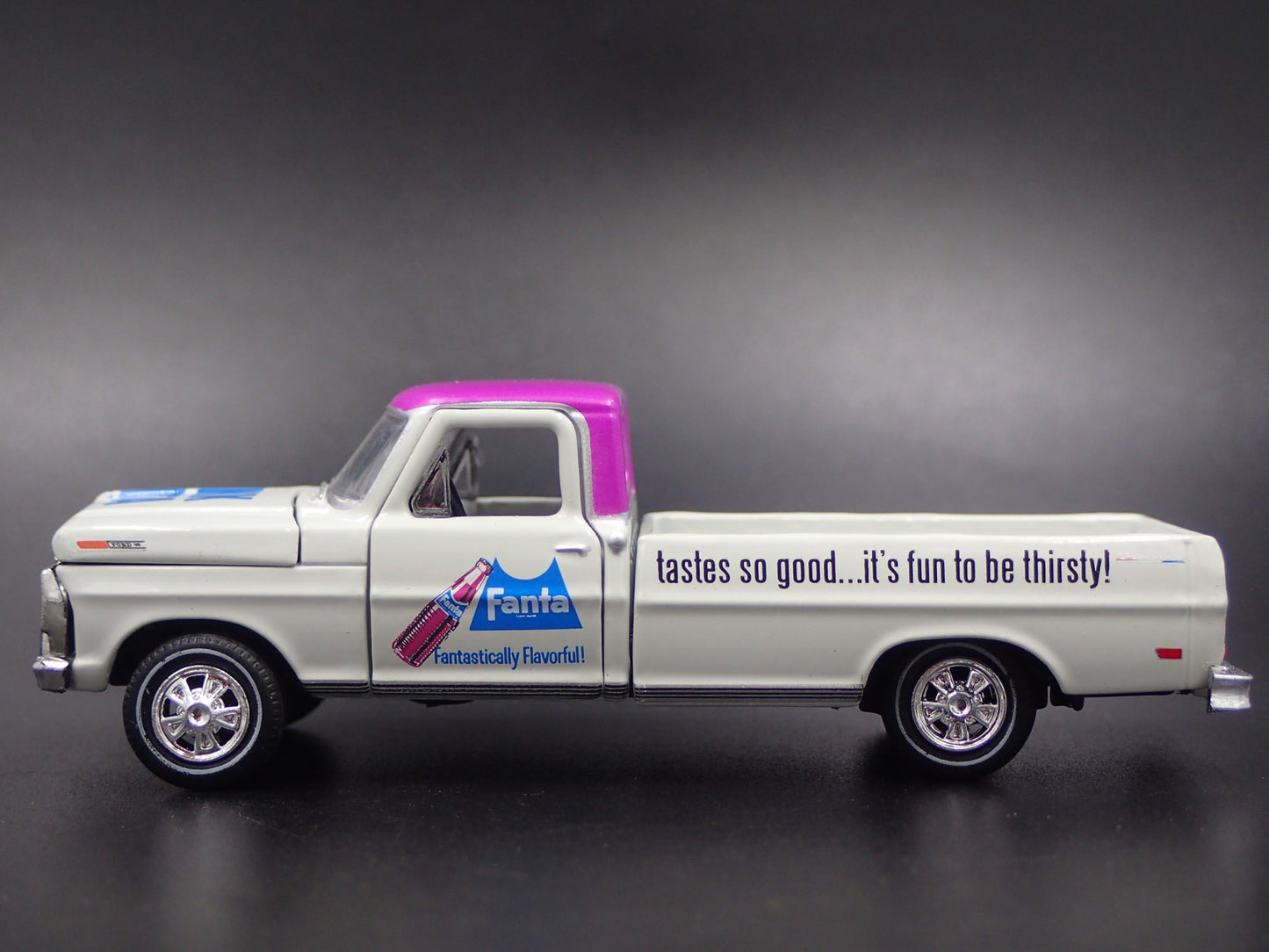 1969 69 FORD F100 RANGER PICKUP TRUCK FANTA 1:64 SCALE DIORAMA DIECAST MODEL CAR