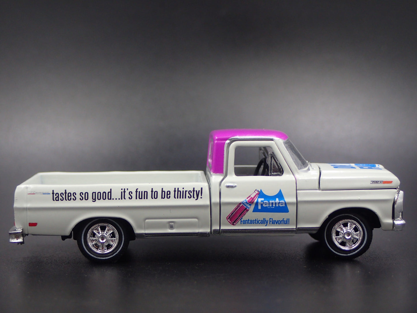 1969 69 FORD F100 RANGER PICKUP TRUCK FANTA 1:64 SCALE DIORAMA DIECAST MODEL CAR