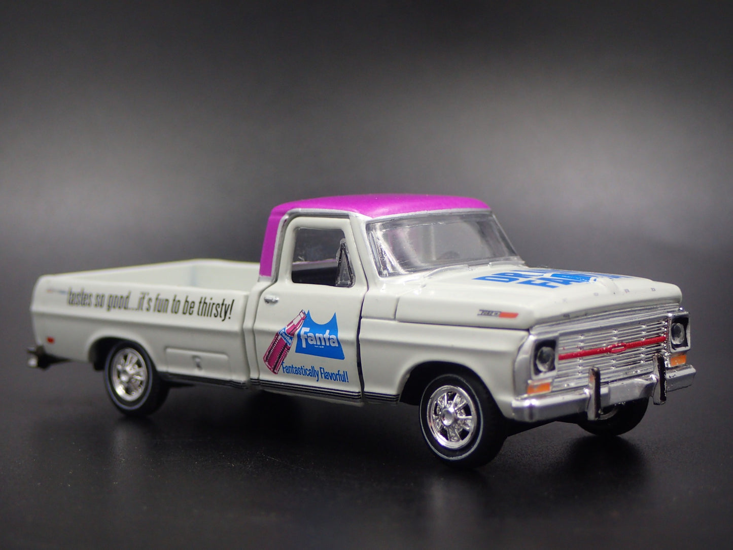 1969 69 FORD F100 RANGER PICKUP TRUCK FANTA 1:64 SCALE DIORAMA DIECAST MODEL CAR