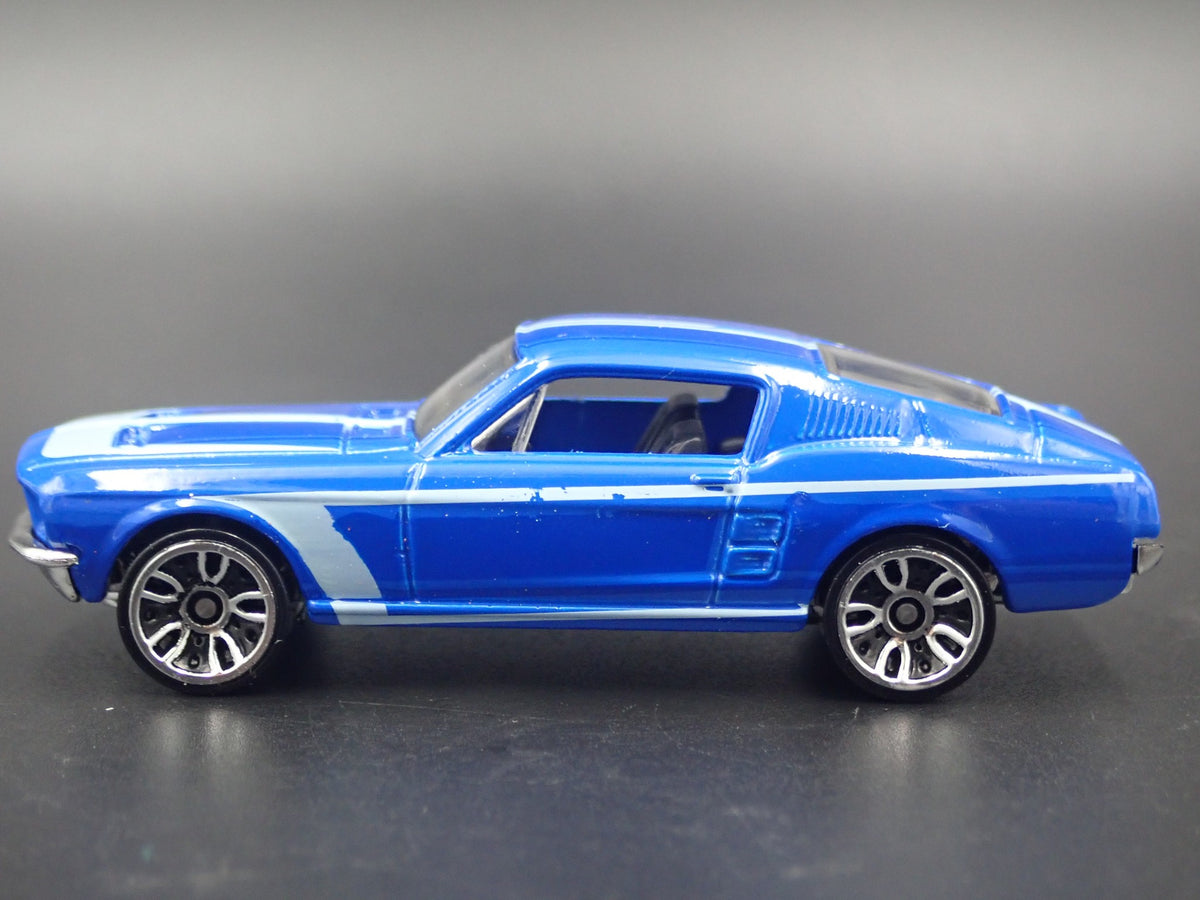 1967 67 FORD MUSTANG FASTBACK 1:64 SCALE COLLECTIBLE DIORAMA DIECAST MODEL CAR-Burning Rubber Toy Company