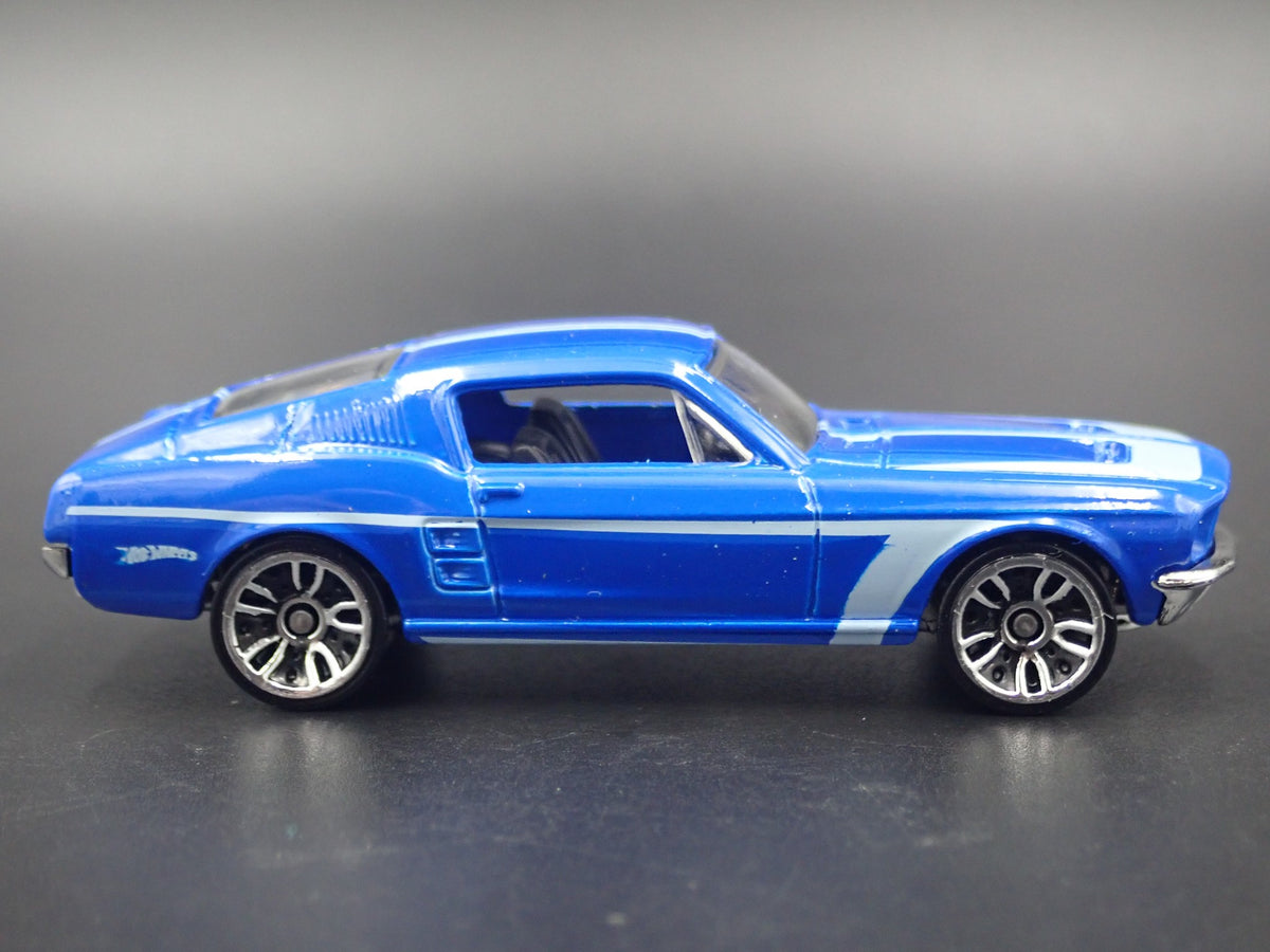 1967 67 FORD MUSTANG FASTBACK 1:64 SCALE COLLECTIBLE DIORAMA DIECAST MODEL CAR-Burning Rubber Toy Company