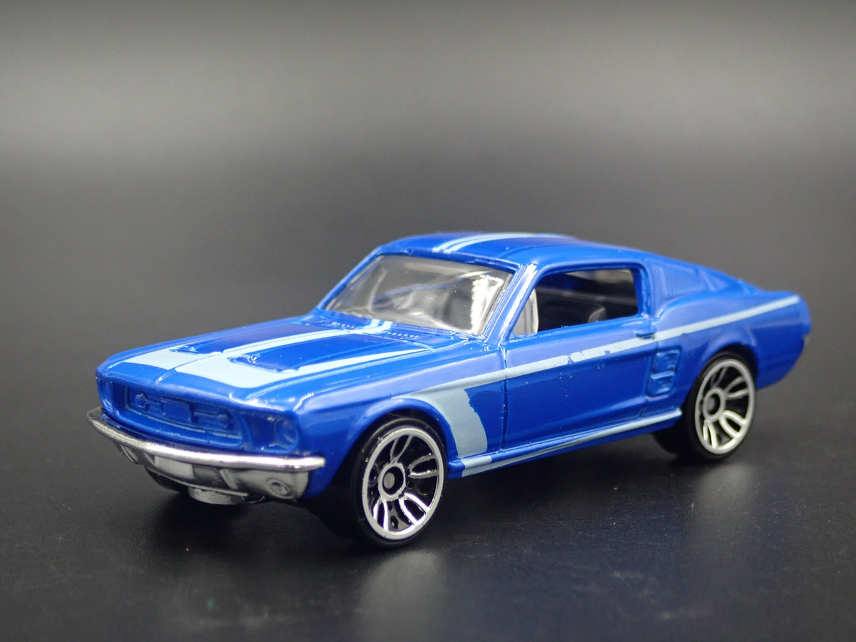 1967 67 FORD MUSTANG FASTBACK 1:64 SCALE COLLECTIBLE DIORAMA DIECAST MODEL CAR-Burning Rubber Toy Company