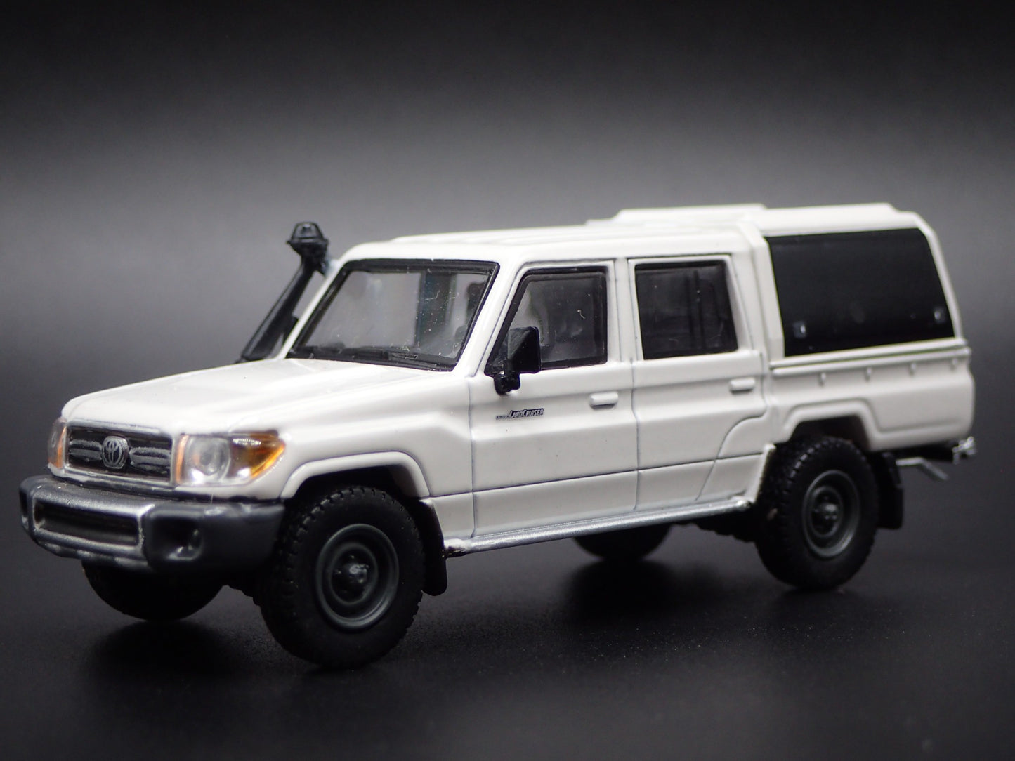 TOYOTA LAND CRUISER 70 SERIES DOUBLE CAB LC79 TRUCK 1/64 SCALE DIECAST MODEL CAR