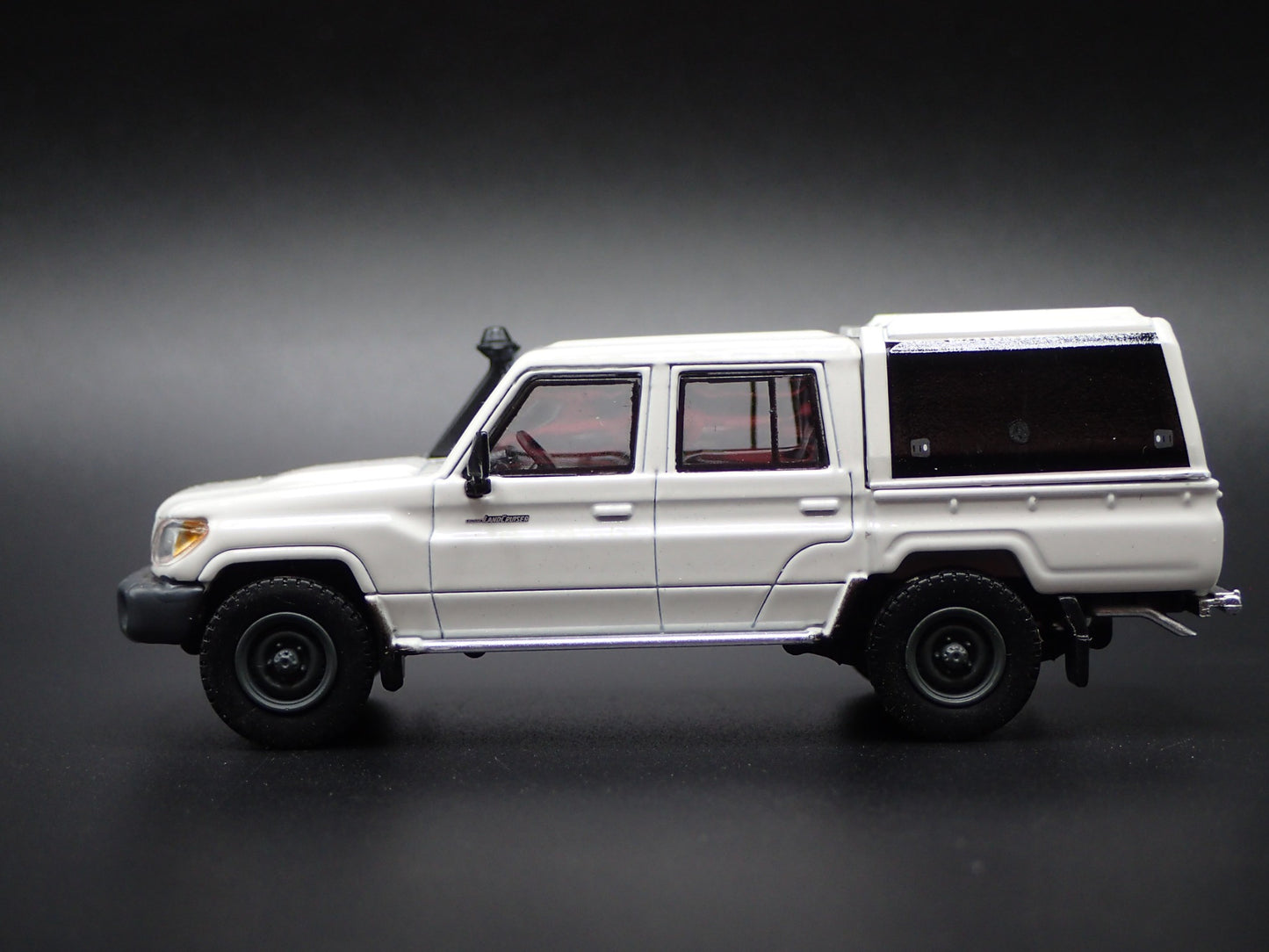 TOYOTA LAND CRUISER 70 SERIES DOUBLE CAB LC79 TRUCK 1/64 SCALE DIECAST MODEL CAR