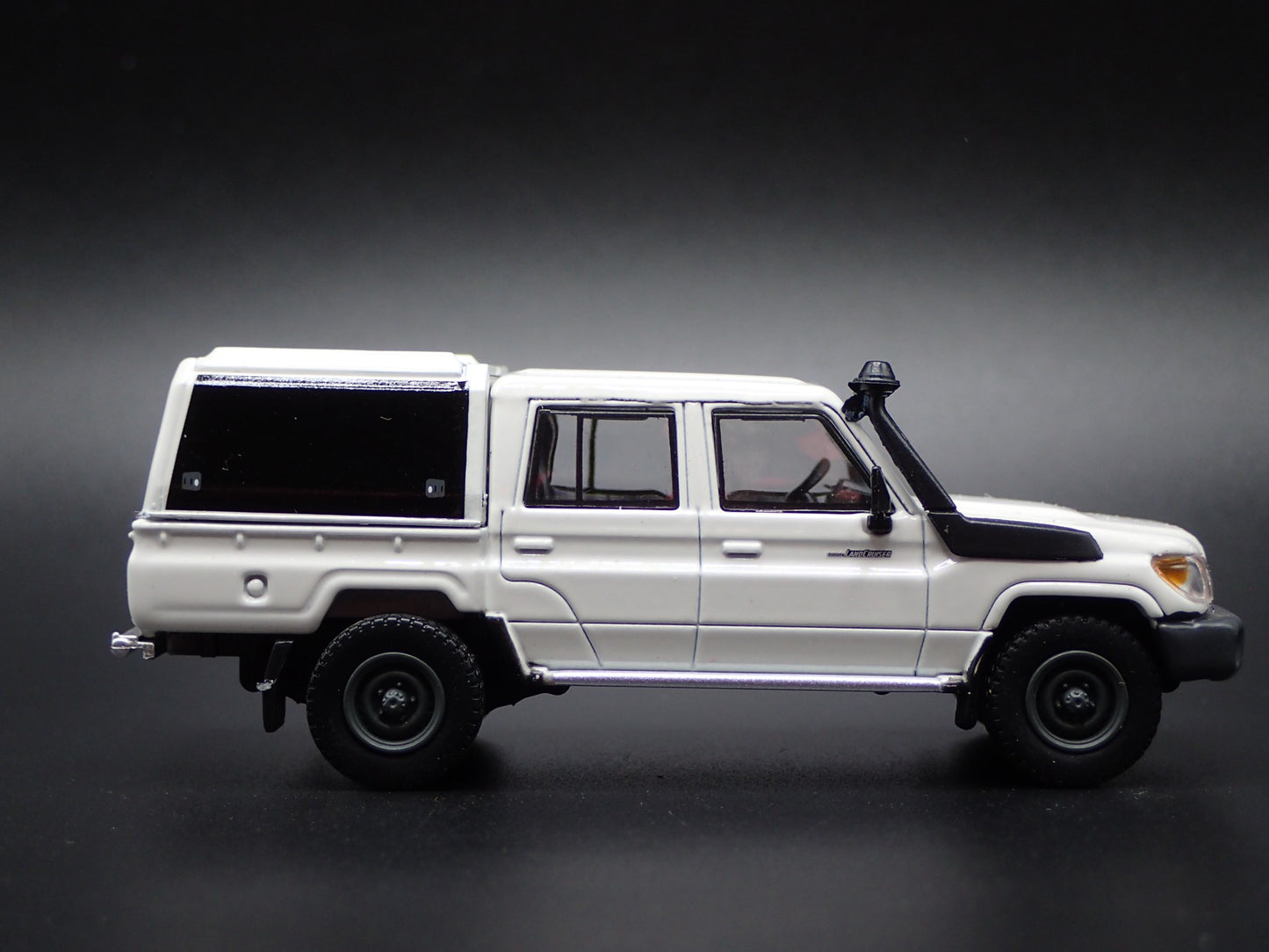 TOYOTA LAND CRUISER 70 SERIES DOUBLE CAB LC79 TRUCK 1/64 SCALE DIECAST MODEL CAR