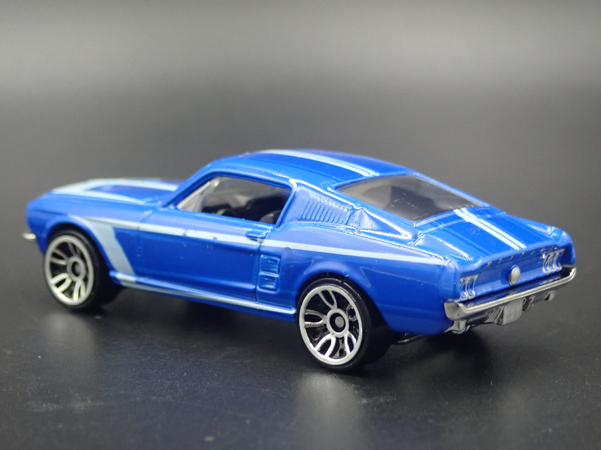 1967 67 FORD MUSTANG FASTBACK 1:64 SCALE COLLECTIBLE DIORAMA DIECAST MODEL CAR-Burning Rubber Toy Company
