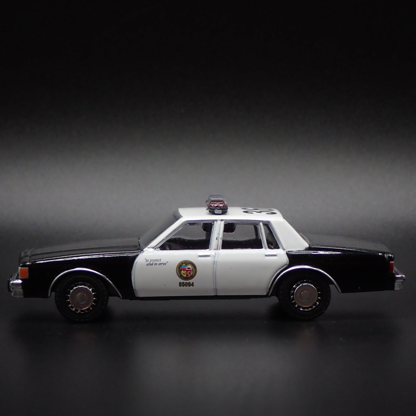 1986 86 CHEVY CHEVROLET CAPRICE LAPD, CA 1/64 SCALE DIORAMA DIECAST MODEL CAR