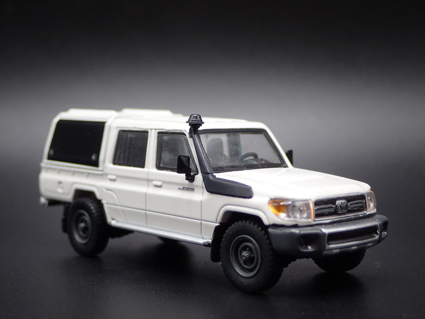 TOYOTA LAND CRUISER 70 SERIES DOUBLE CAB LC79 TRUCK 1/64 SCALE DIECAST MODEL CAR