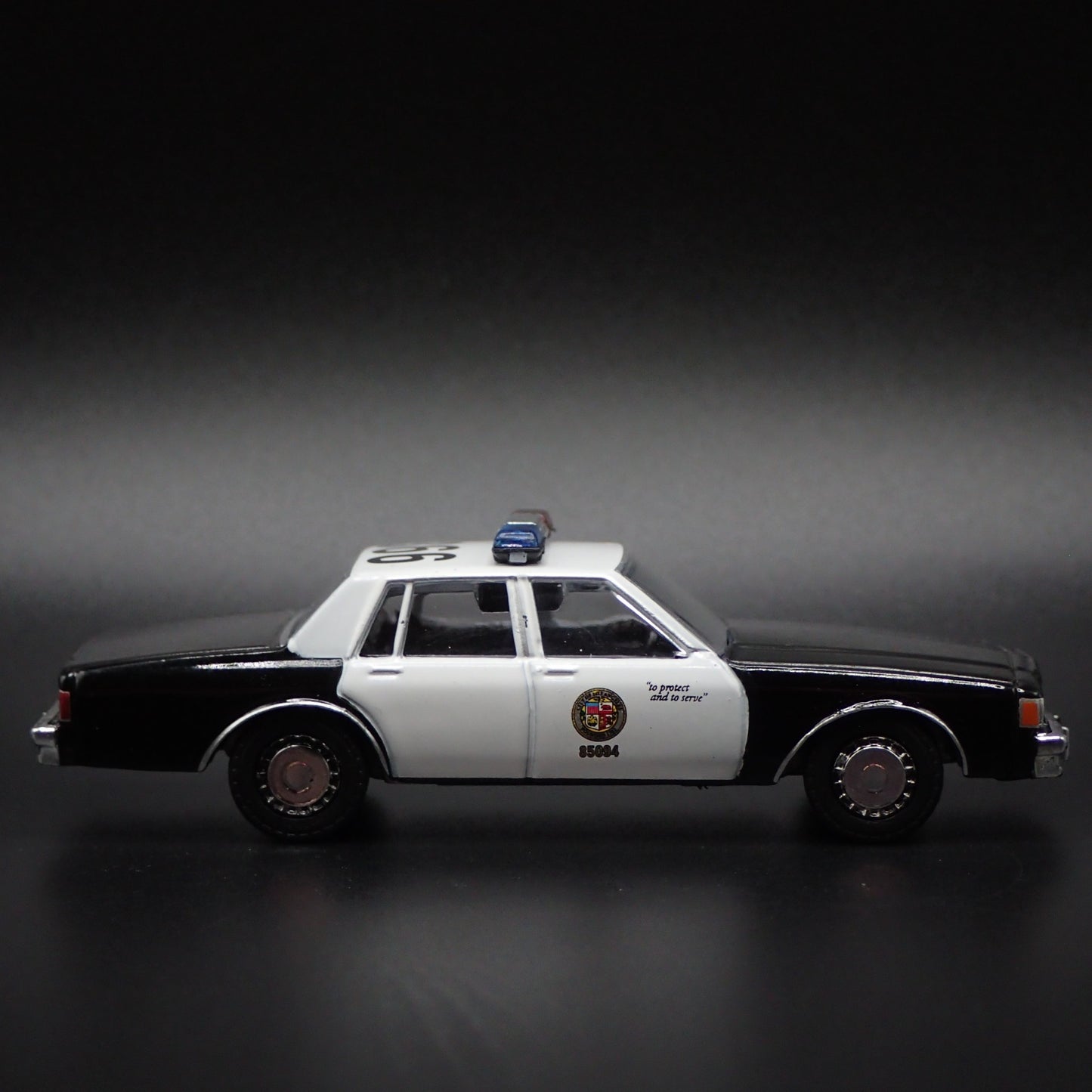1986 86 CHEVY CHEVROLET CAPRICE LAPD, CA 1/64 SCALE DIORAMA DIECAST MODEL CAR
