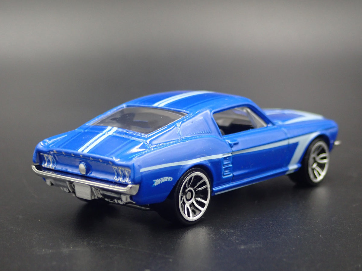 1967 67 FORD MUSTANG FASTBACK 1:64 SCALE COLLECTIBLE DIORAMA DIECAST MODEL CAR-Burning Rubber Toy Company