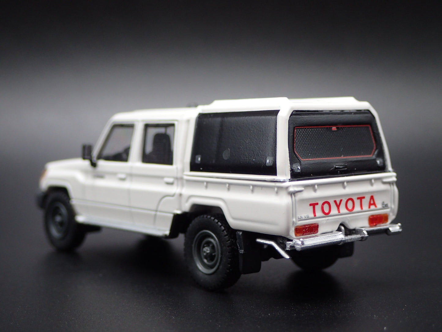 TOYOTA LAND CRUISER 70 SERIES DOUBLE CAB LC79 TRUCK 1/64 SCALE DIECAST MODEL CAR