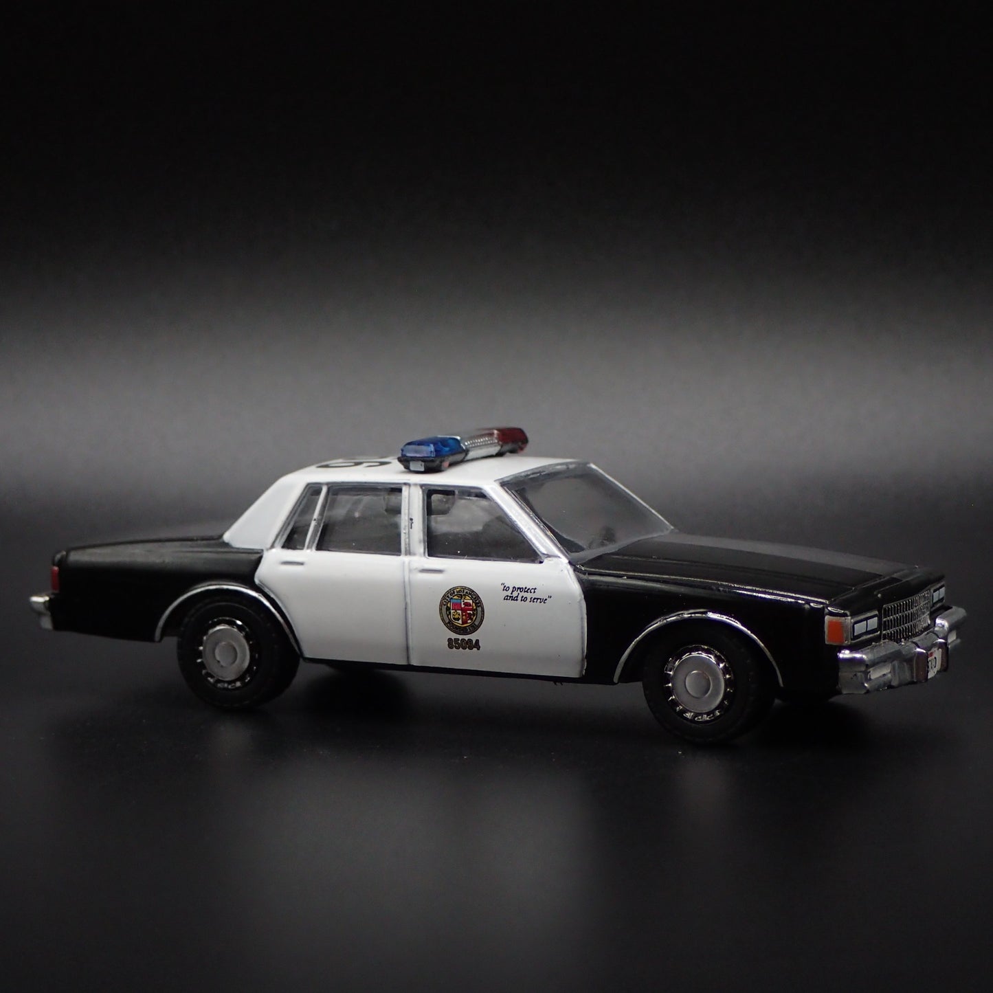 1986 86 CHEVY CHEVROLET CAPRICE LAPD, CA 1/64 SCALE DIORAMA DIECAST MODEL CAR