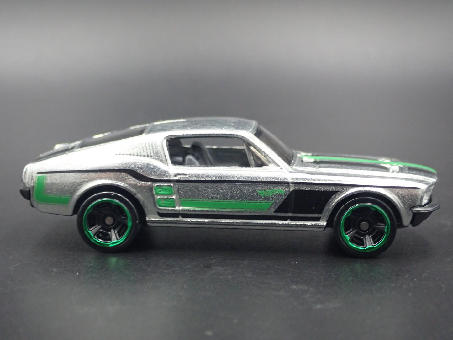 1967 67 FORD MUSTANG FASTBACK SILVER 1:64 SCALE COLLECTIBLE DIECAST MODEL CAR