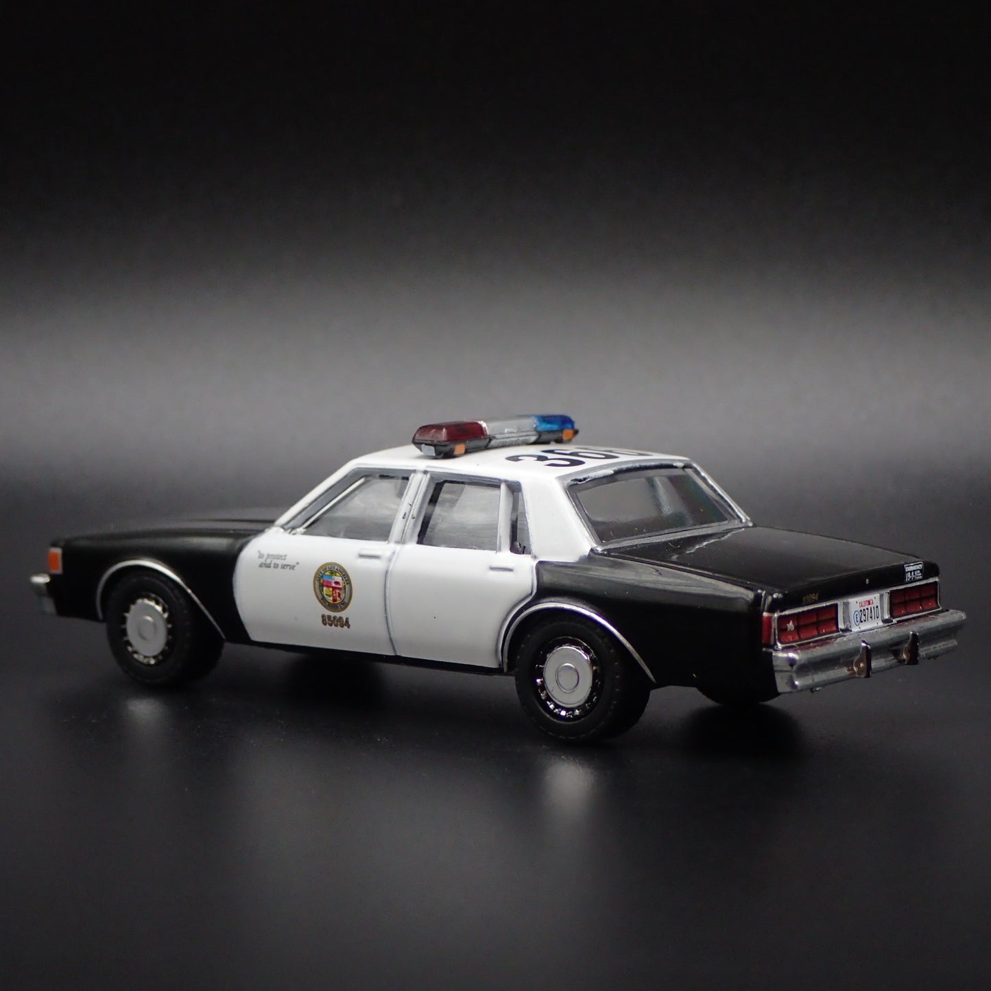 1986 86 CHEVY CHEVROLET CAPRICE LAPD, CA 1/64 SCALE DIORAMA DIECAST MODEL CAR