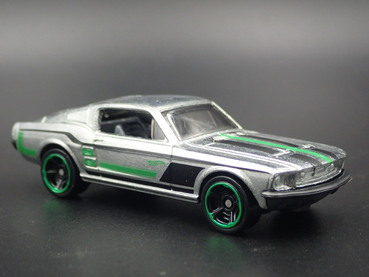1967 67 FORD MUSTANG FASTBACK SILVER 1:64 SCALE COLLECTIBLE DIECAST MODEL CAR