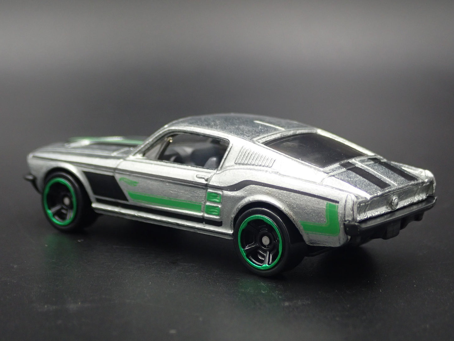 1967 67 FORD MUSTANG FASTBACK SILVER 1:64 SCALE COLLECTIBLE DIECAST MODEL CAR
