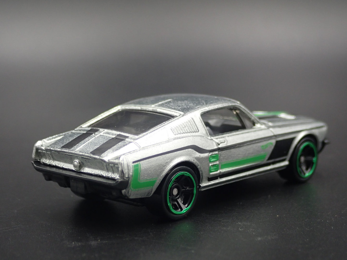 1967 67 FORD MUSTANG FASTBACK SILVER 1:64 SCALE COLLECTIBLE DIECAST MODEL CAR