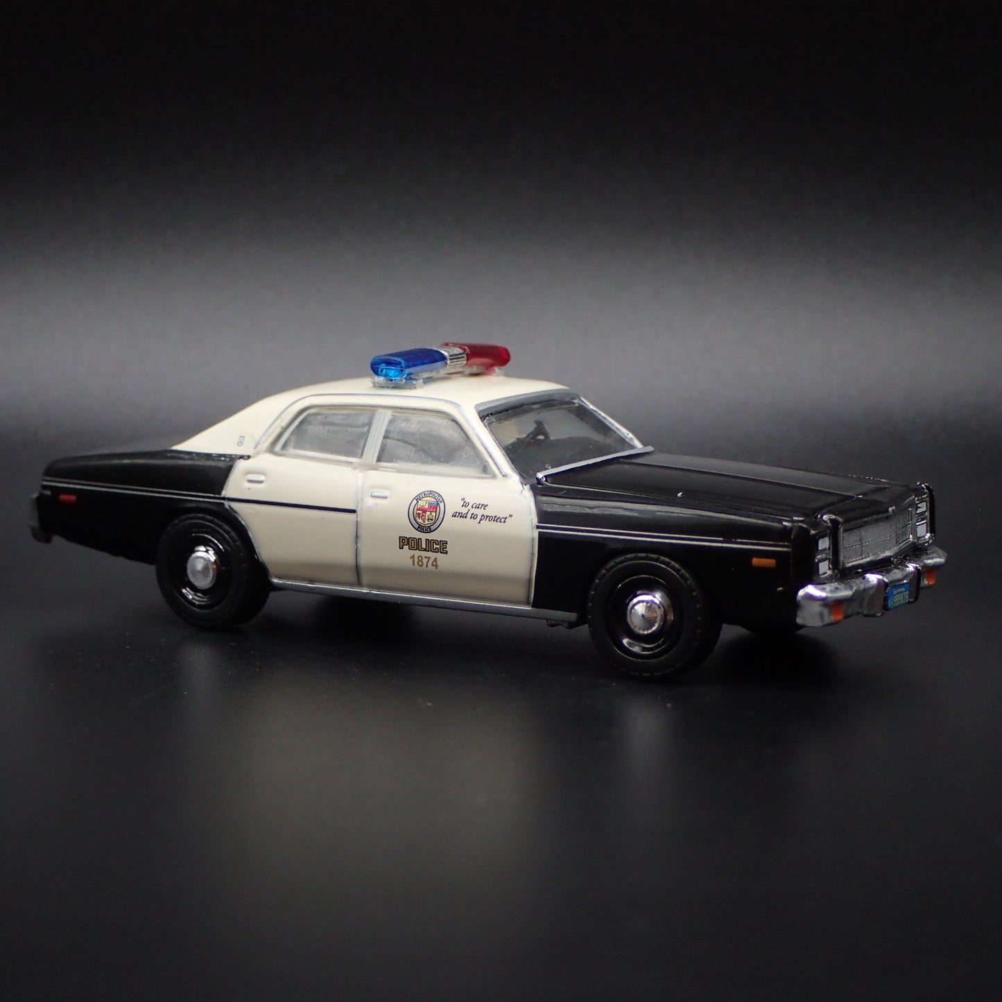 1977 77 PLYMOUTH FURY LAPD LOS ANGELES POLICE DEPT 1:64 SCALE DIECAST MODEL CAR